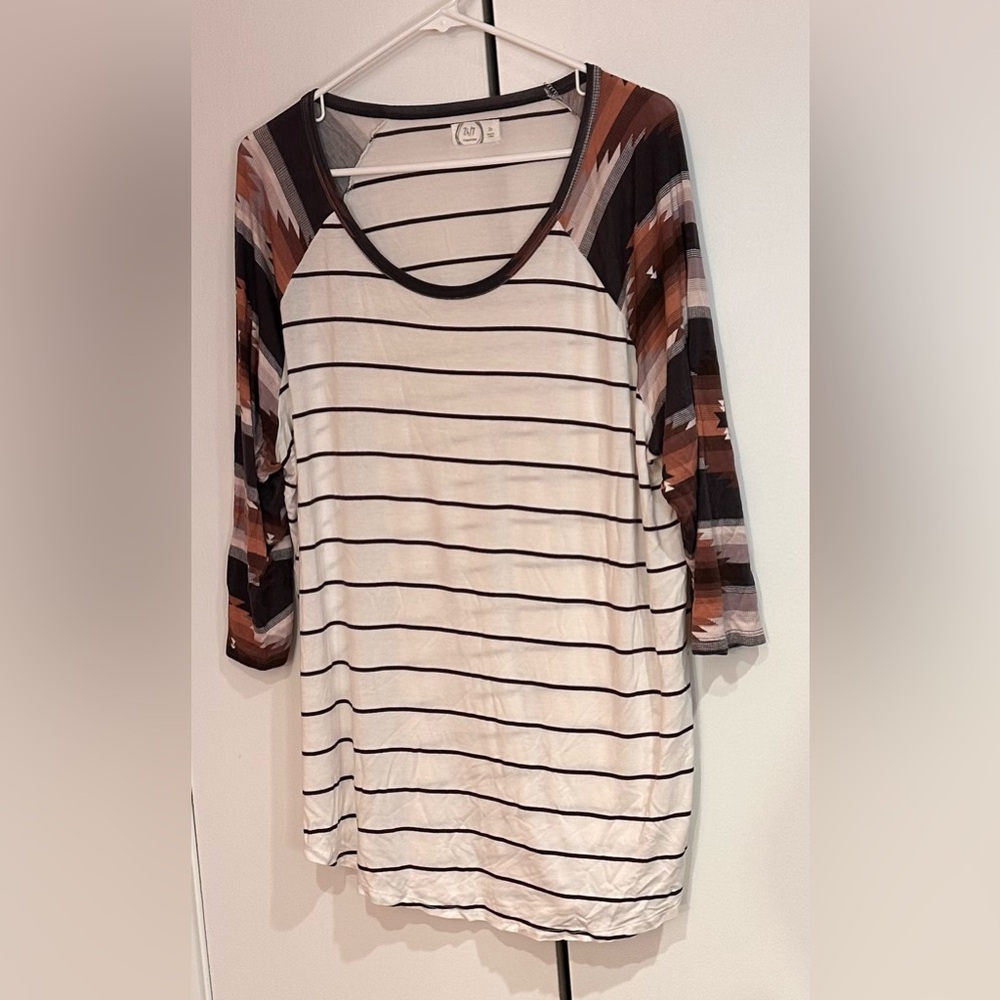 24/7 Maurices Striped Women's Top with Multicolor Sleeves. Size 2X